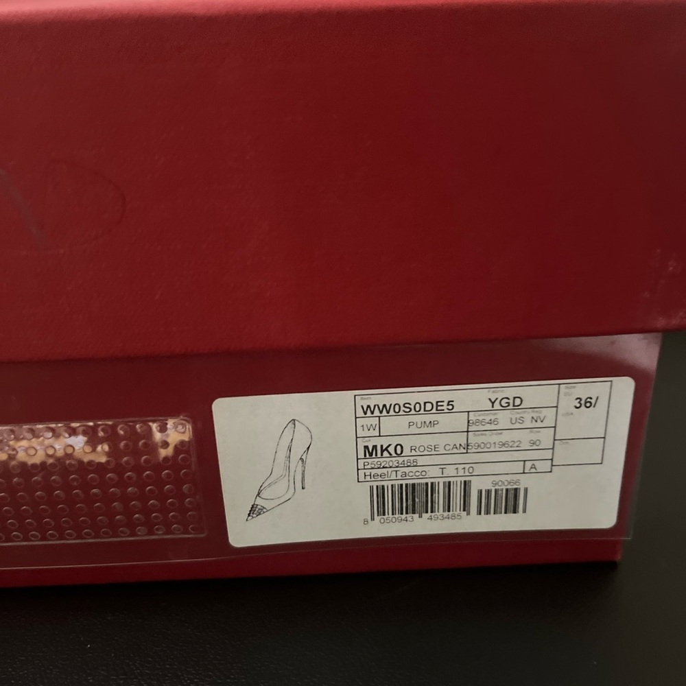 Valentino Garavani Alcove Heel - Picture 10 of 10